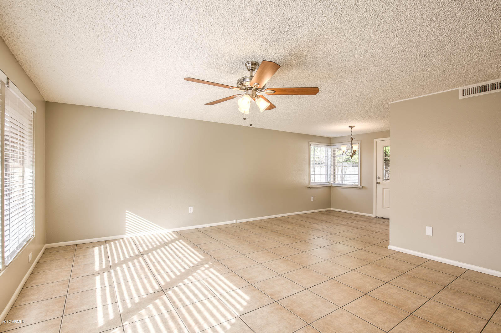3726 West Royal Palm Road Phoenix, AZ 85051 - Photo 3 of 28 Great Room