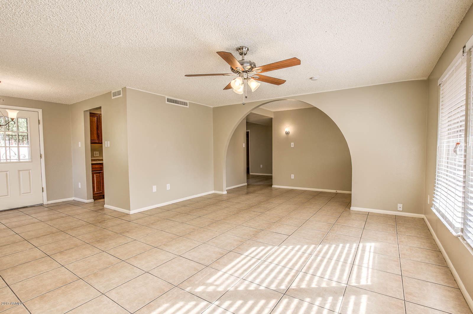 3726 West Royal Palm Road Phoenix, AZ 85051 - Photo 4 of 28 Great Room