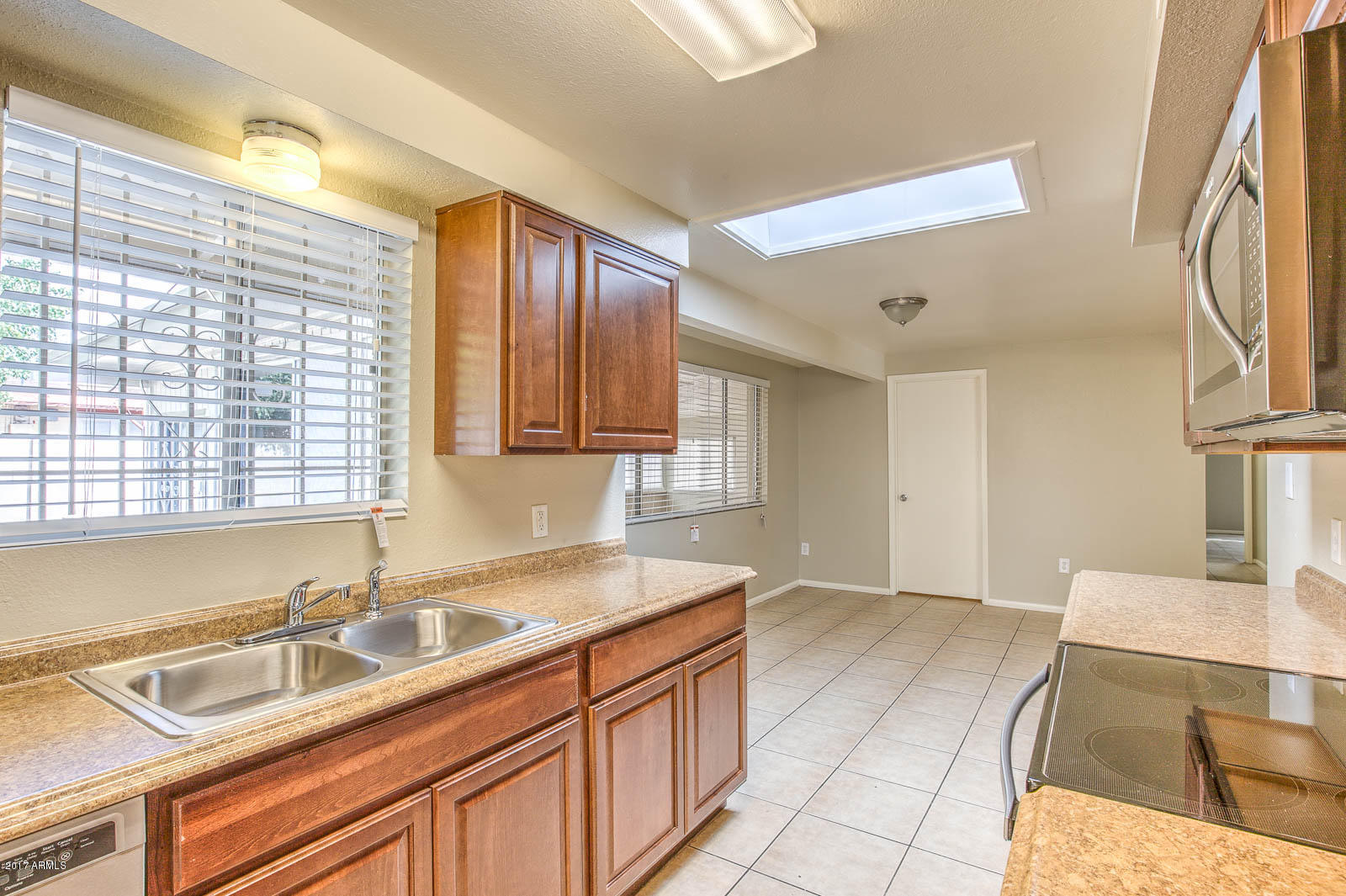 3726 West Royal Palm Road Phoenix, AZ 85051 - Photo 6 of 28 Kitchen