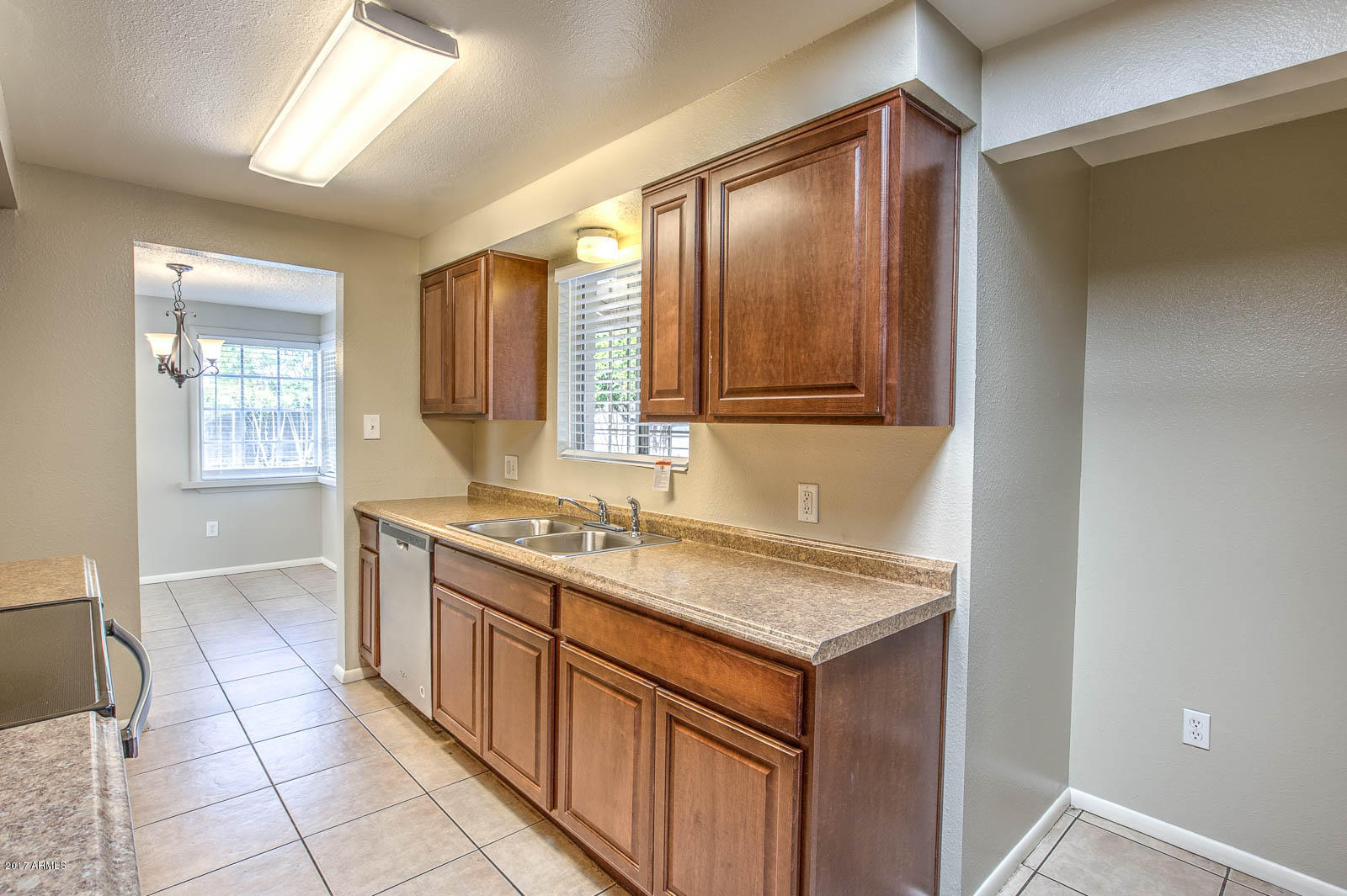 3726 West Royal Palm Road Phoenix, AZ 85051 - Photo 8 of 28 Kitchen