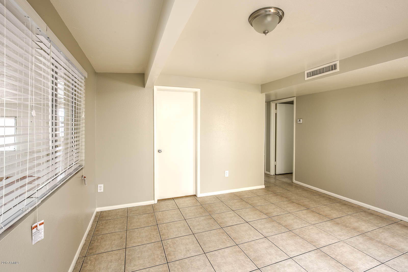 3726 West Royal Palm Road Phoenix, AZ 85051 - Photo 9 of 28 Dining Area