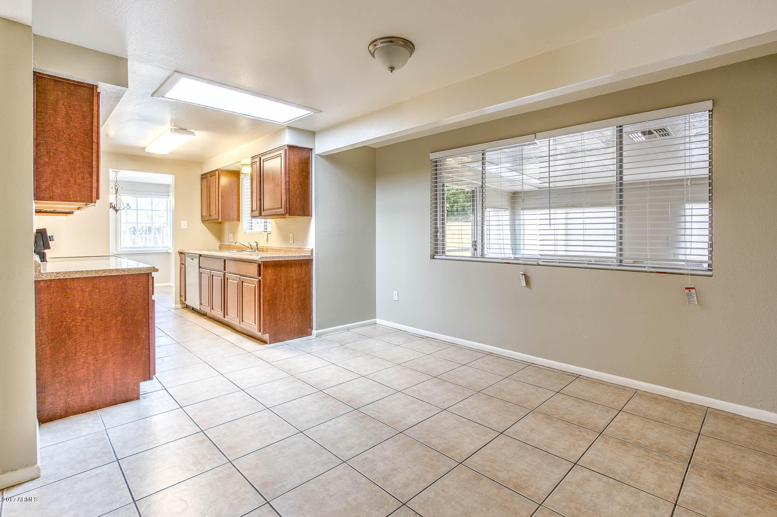 3726 West Royal Palm Road Phoenix, AZ 85051 - Photo 10 of 28 Dining Area
