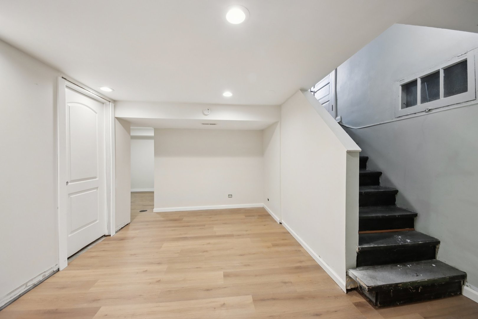 8646 Harms Road Skokie, IL 60077 - Photo 14 of 22