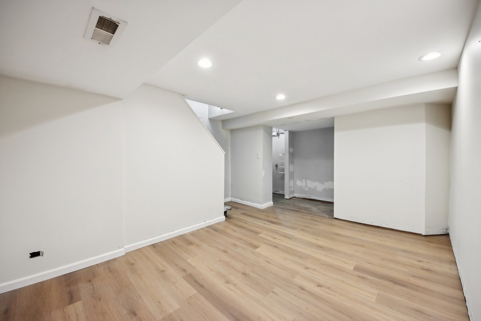 8646 Harms Road Skokie, IL 60077 - Photo 15 of 22