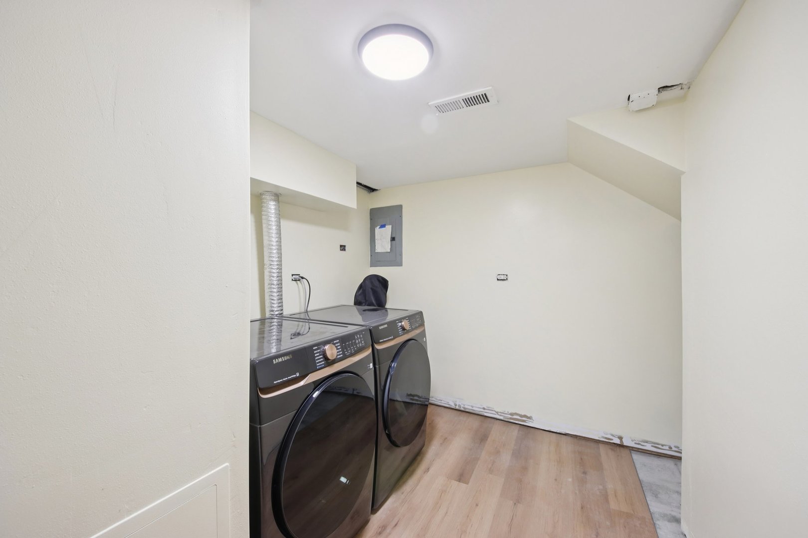 8646 Harms Road Skokie, IL 60077 - Photo 16 of 22