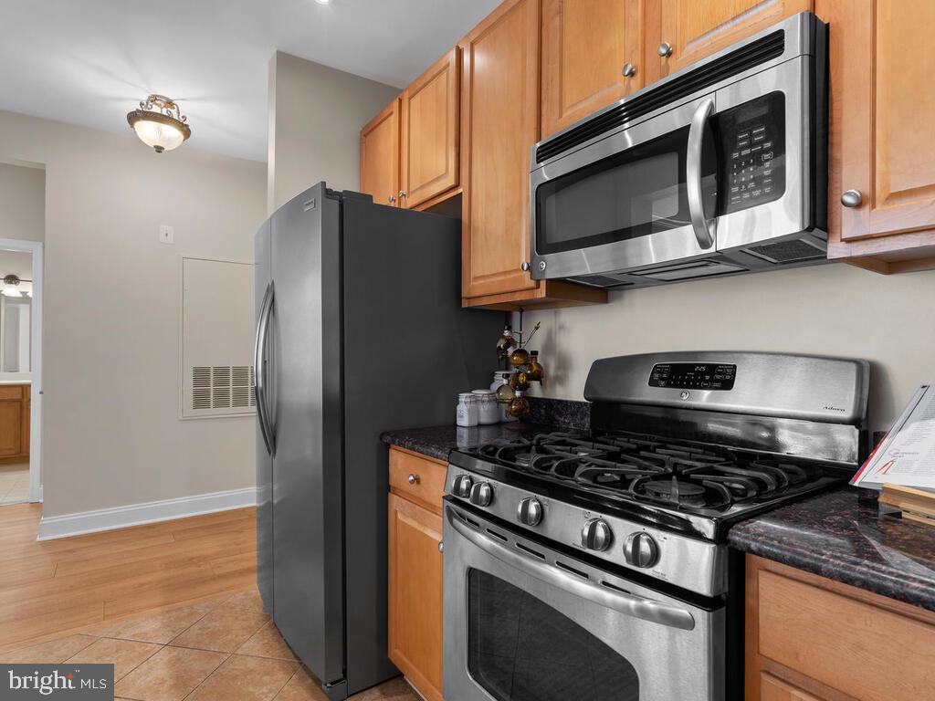 12001 Market Street, Unit 172 Reston, VA 20190 - Photo 10 of 39 New stainless steel appliances