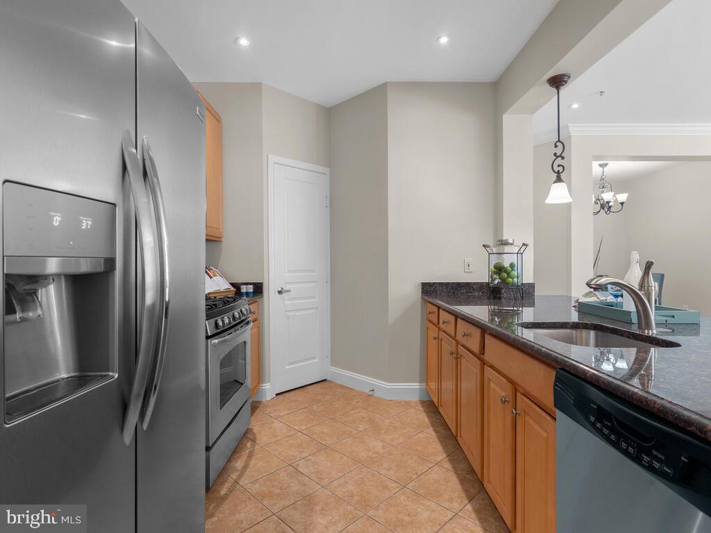 12001 Market Street, Unit 172 Reston, VA 20190 - Photo 14 of 39 Upgraded stainless steel appliances
