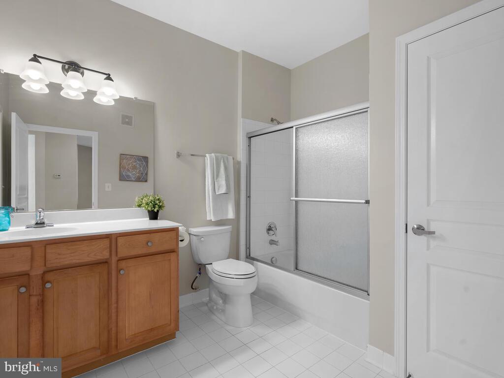 12001 Market Street, Unit 172 Reston, VA 20190 - Photo 18 of 39 Spacious bathroom - bathroom 1