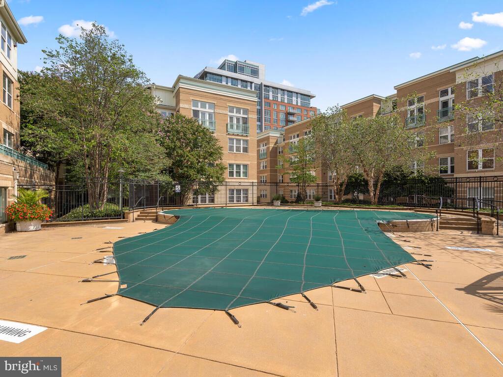 12001 Market Street, Unit 172 Reston, VA 20190 - Photo 34 of 39 Outdoor swimming pool