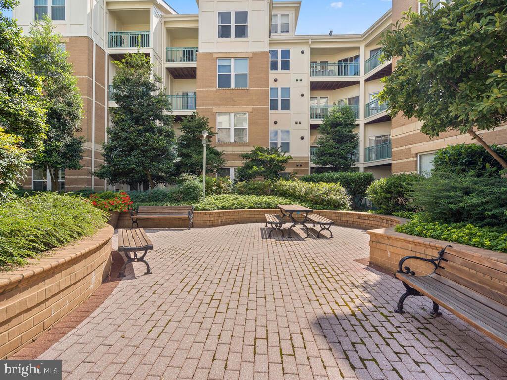 12001 Market Street, Unit 172 Reston, VA 20190 - Photo 36 of 39 Private courtyard