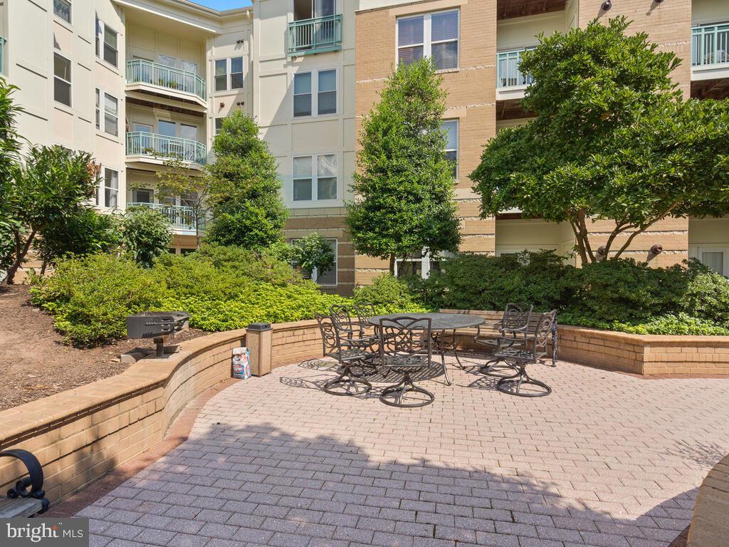 12001 Market Street, Unit 172 Reston, VA 20190 - Photo 37 of 39 Private courtyard