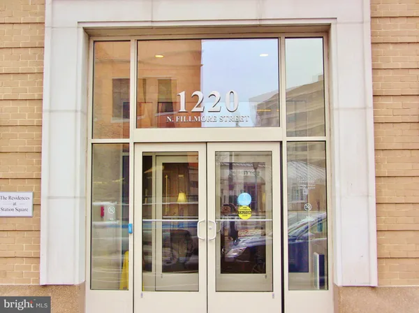 $3,300 | 1220 North Fillmore Street, Unit 710, Arlington, VA 22201