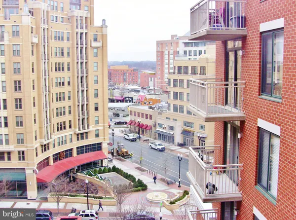 $3,300 | 1220 North Fillmore Street, Unit 710, Arlington, VA 22201