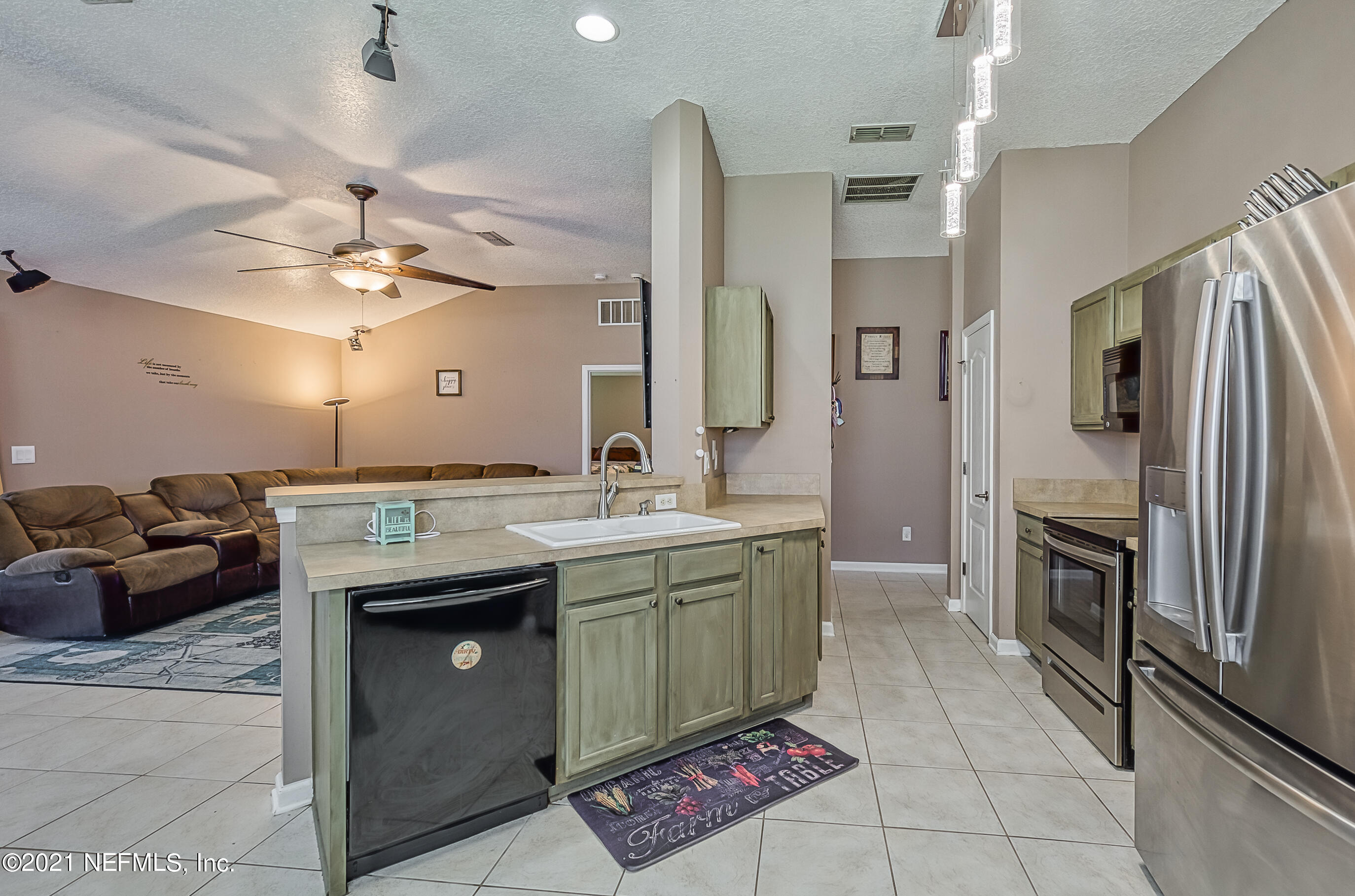 custom color cabinets