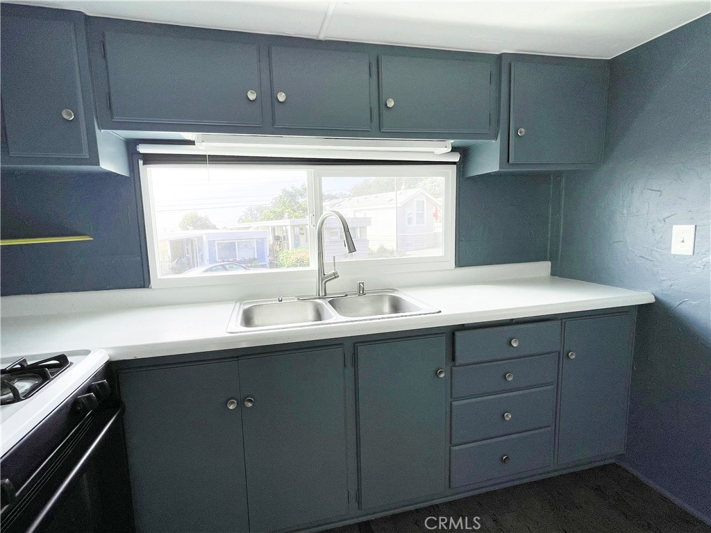 190 Main Street, Unit 25 Morro Bay, CA 93442 - Photo 13 of 39 Sink and counter