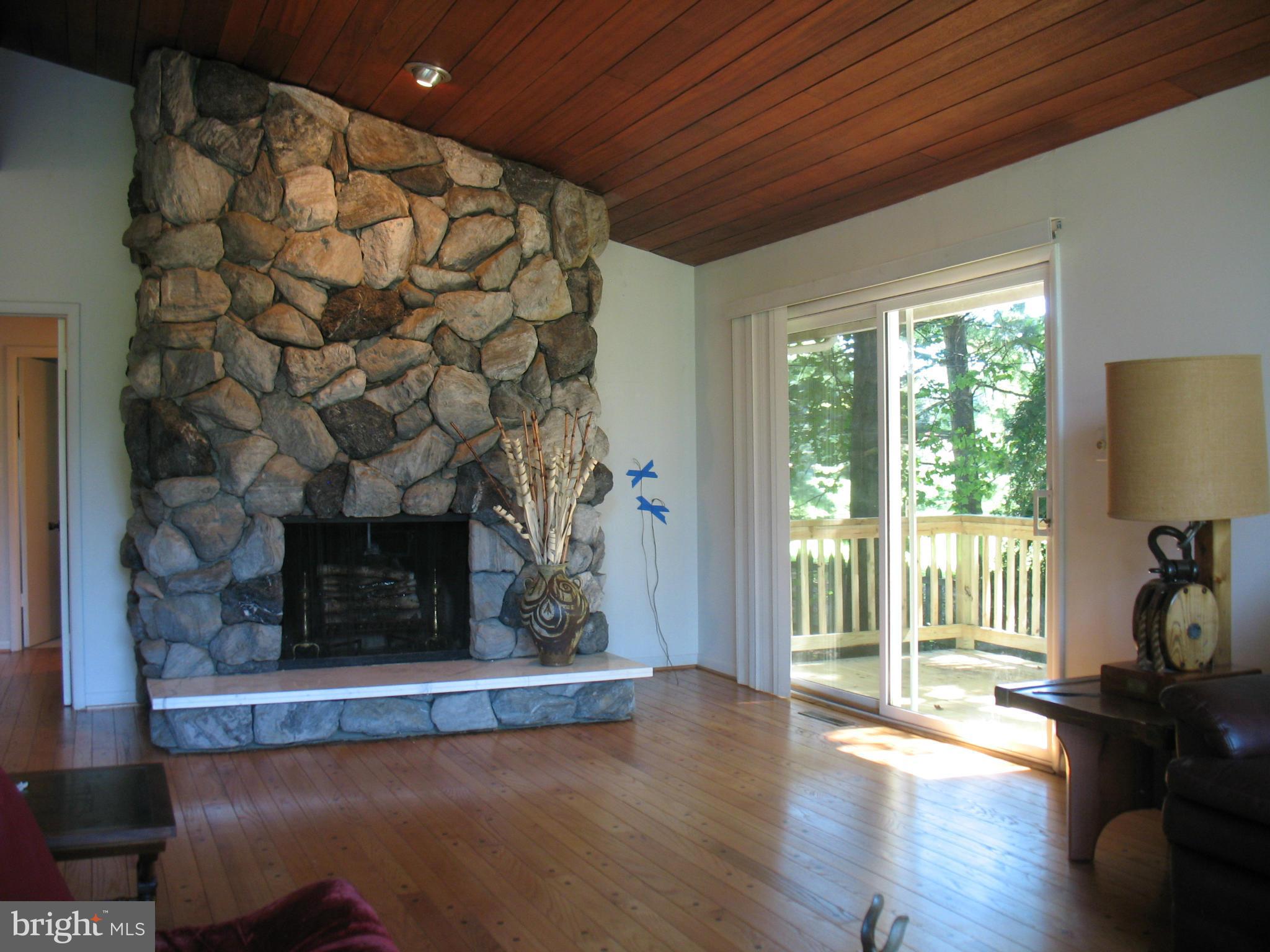 6429 Lochridge Road Columbia, MD 21044 - Photo 6 of 29 Living Room