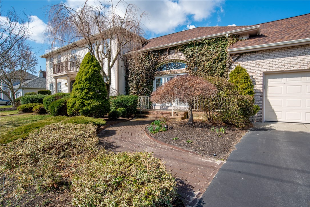 34 Phenix Ridge Drive Cranston, RI 02921 - Photo 4 of 26 Gallery Image 4