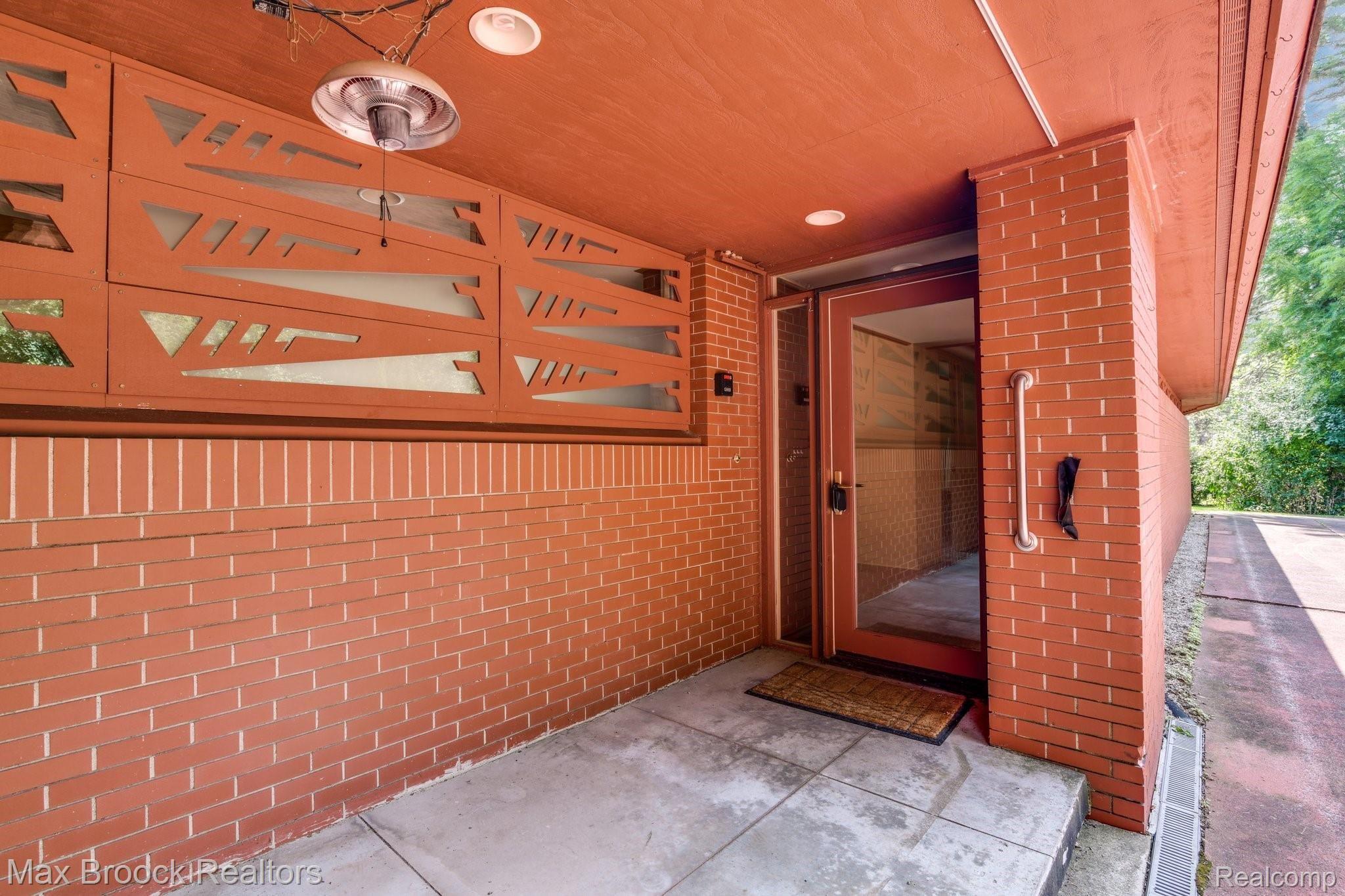 6867 Wing Lake Road Bloomfield Hills, MI 48301 - Photo 18 of 28 6867+Wing+Lake+Rd+Bloomfield+Hills-20-web.jpg