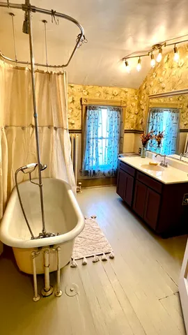 $99,000 | 406 South Genesee Street, Morrison, IL 61270