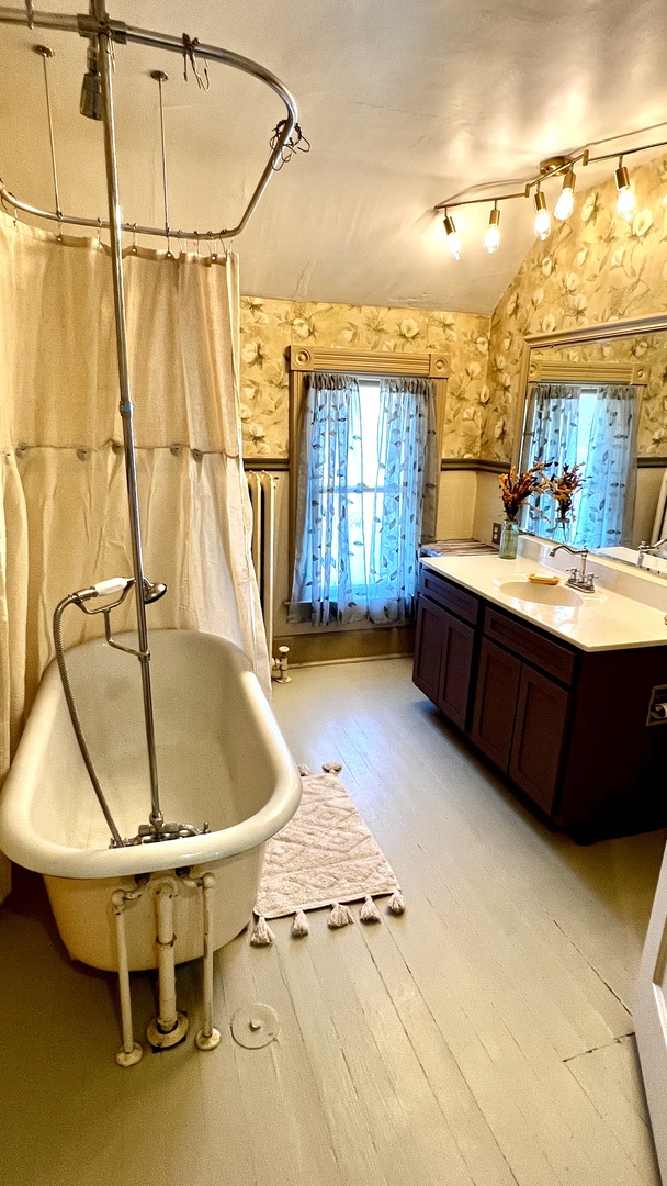 406 South Genesee Street Morrison, IL 61270 - Photo 13 of 34 a living room with a table and chairs