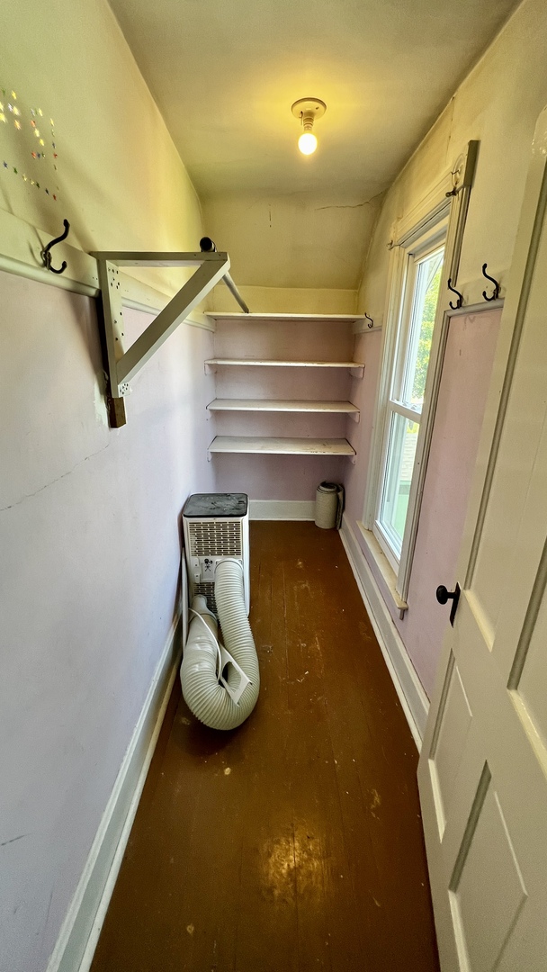 406 South Genesee Street Morrison, IL 61270 - Photo 20 of 34 a utility room with dryer and washer