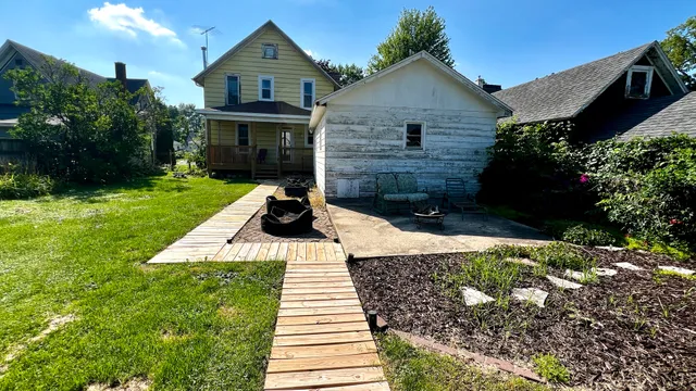 $99,000 | 406 South Genesee Street, Morrison, IL 61270