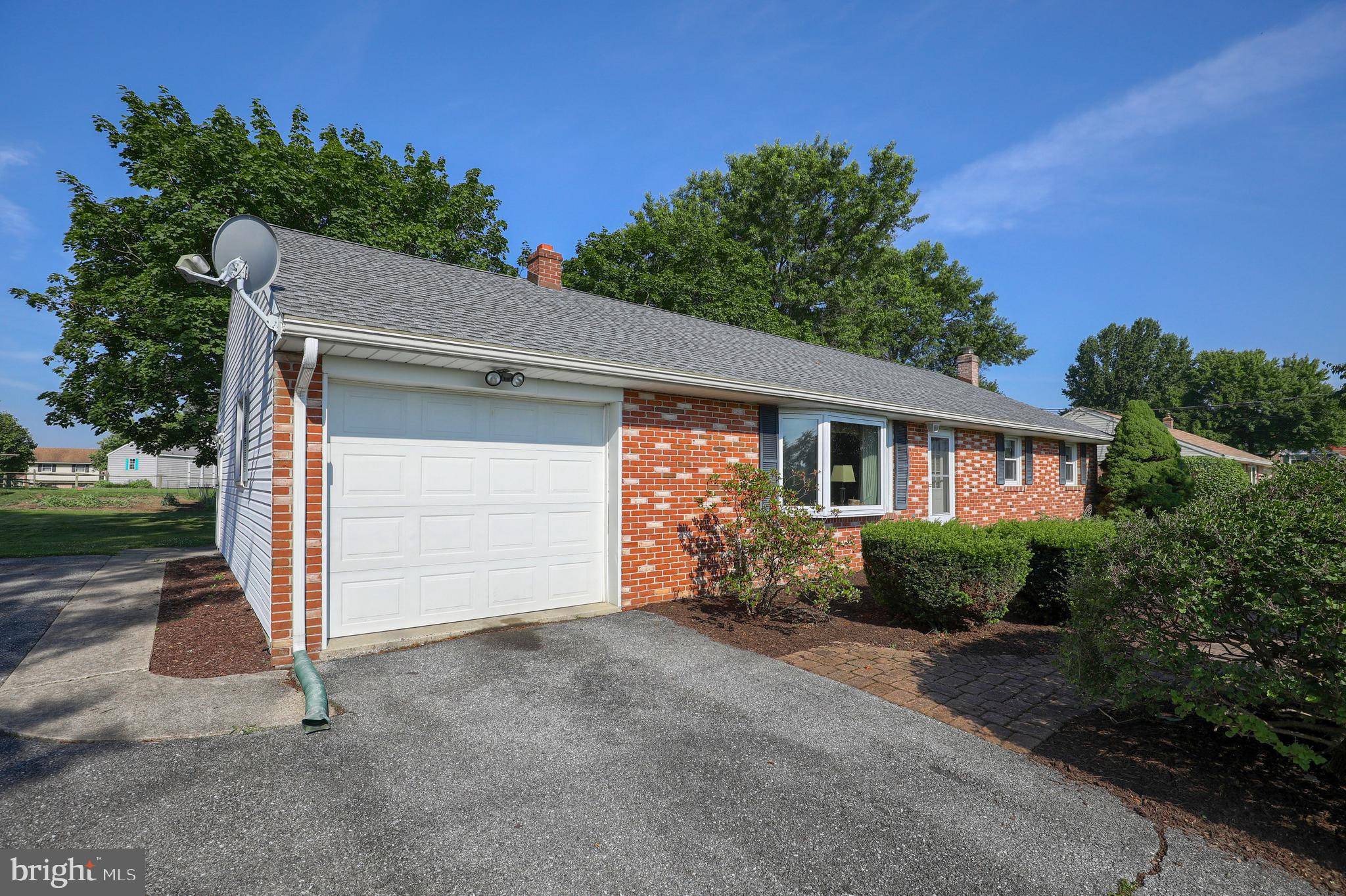 812 Snyder Hill Road Lititz, PA 17543 - Photo 2 of 35