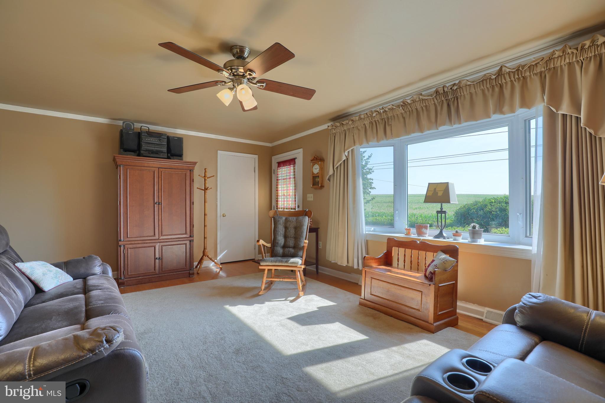 812 Snyder Hill Road Lititz, PA 17543 - Photo 4 of 35