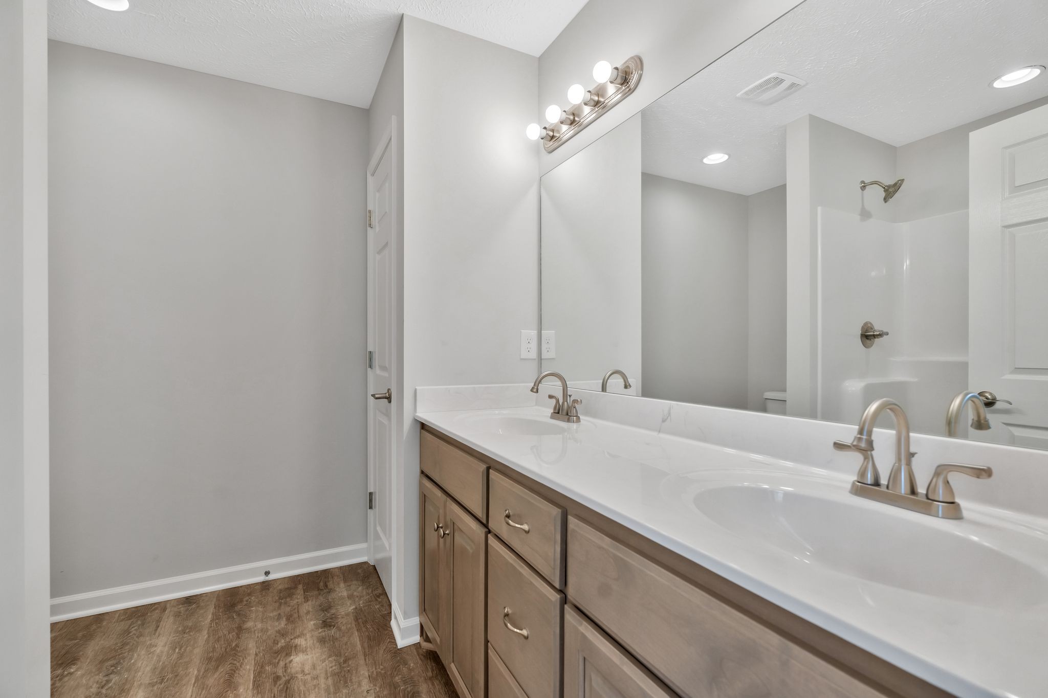 383 Doak Road, Unit 40 Manchester, TN 37355 - Photo 19 of 32 a bathroom with a sink and a mirror