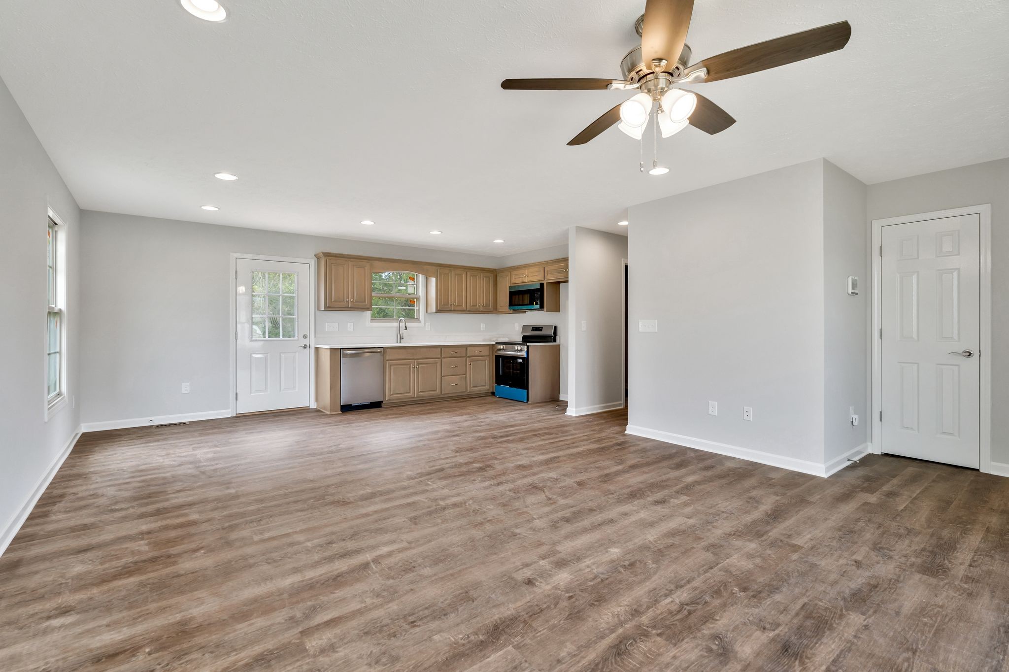 383 Doak Road, Unit 40 Manchester, TN 37355 - Photo 8 of 32 a view of a kitchen with a sink and a kitchen
