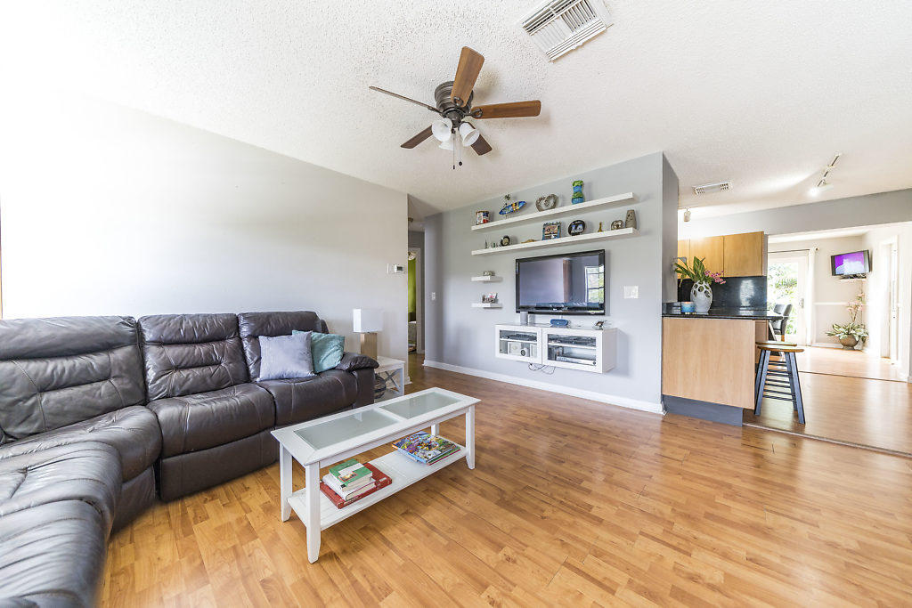 129 Banyan Circle Jupiter, FL 33458 - Photo 3 of 31 003-129BanyanCircle-Jupiter-FL-small