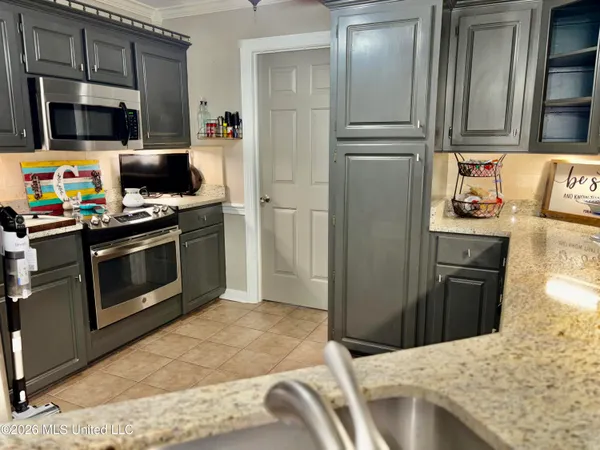 $346,300 | 1100 Green Gable Place, Terry, MS 39170