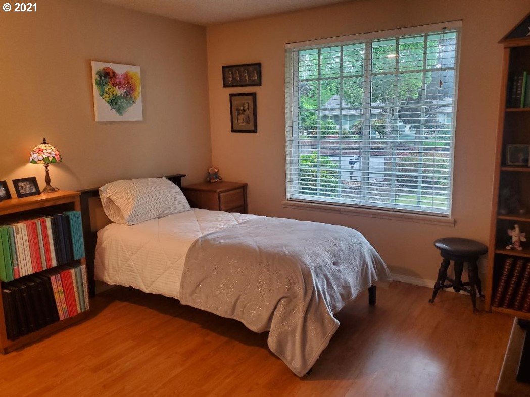 335 67th Street Springfield, OR 97478 - Photo 11 of 21