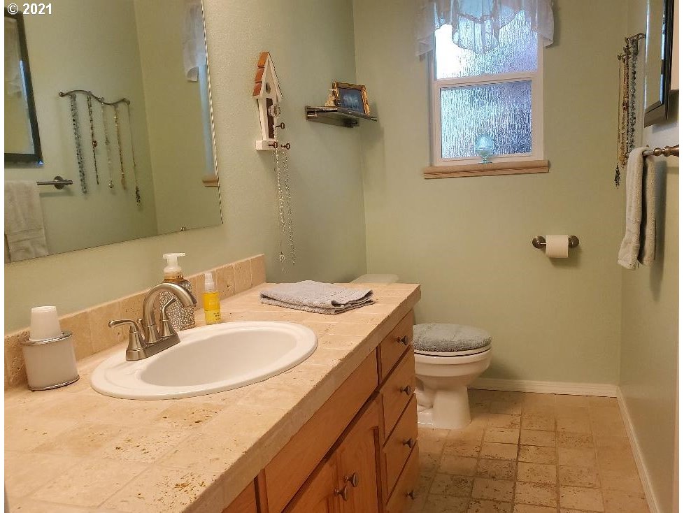335 67th Street Springfield, OR 97478 - Photo 15 of 21
