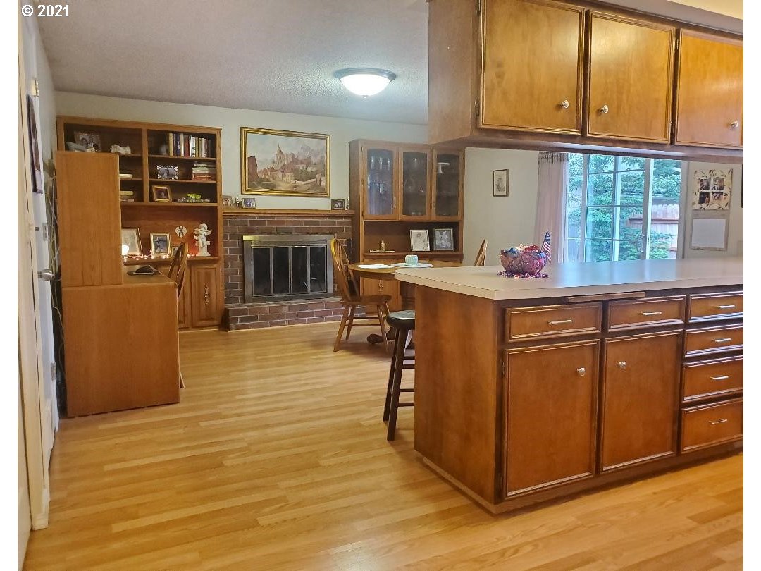 335 67th Street Springfield, OR 97478 - Photo 4 of 21