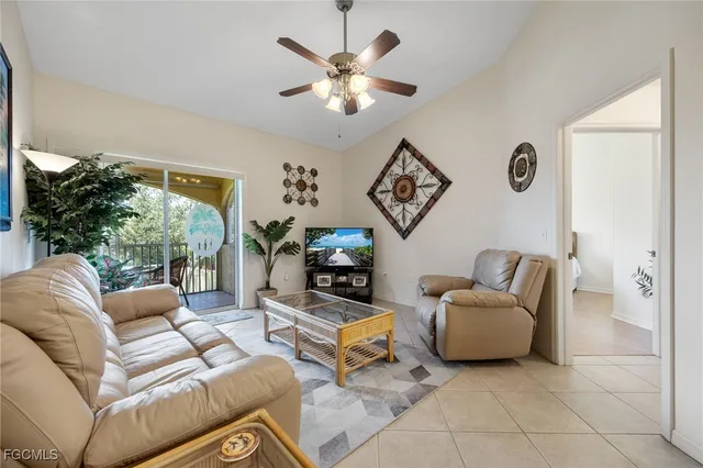 $227,400 | 12505 McGregor Boulevard, Unit 206, Fort Myers, FL 33919