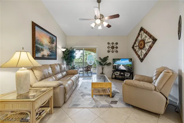 $227,400 | 12505 McGregor Boulevard, Unit 206, Fort Myers, FL 33919