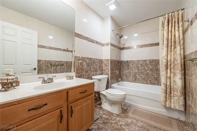 $227,400 | 12505 McGregor Boulevard, Unit 206, Fort Myers, FL 33919