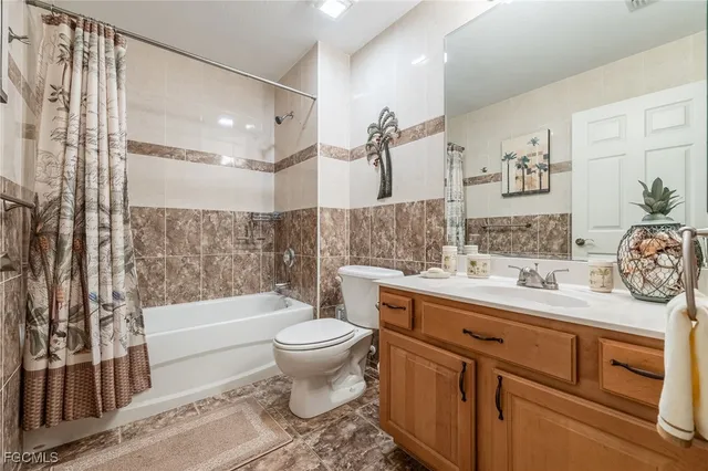 $227,400 | 12505 McGregor Boulevard, Unit 206, Fort Myers, FL 33919