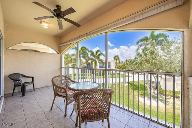 $227,400 | 12505 McGregor Boulevard, Unit 206, Fort Myers, FL 33919