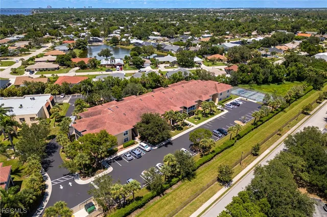 $227,400 | 12505 McGregor Boulevard, Unit 206, Fort Myers, FL 33919