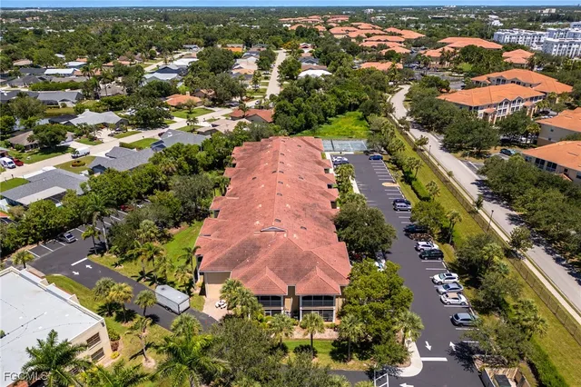 $227,400 | 12505 McGregor Boulevard, Unit 206, Fort Myers, FL 33919