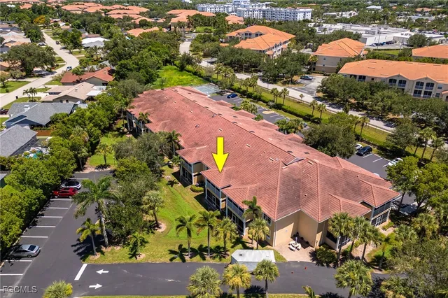 $227,400 | 12505 McGregor Boulevard, Unit 206, Fort Myers, FL 33919