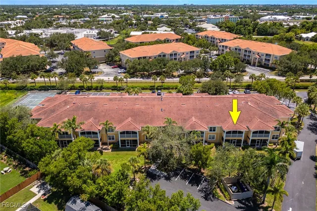 $227,400 | 12505 McGregor Boulevard, Unit 206, Fort Myers, FL 33919