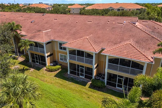 $227,400 | 12505 McGregor Boulevard, Unit 206, Fort Myers, FL 33919