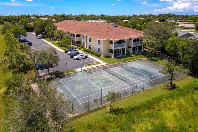 $227,400 | 12505 McGregor Boulevard, Unit 206, Fort Myers, FL 33919