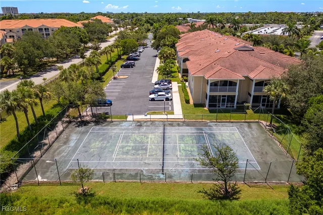$227,400 | 12505 McGregor Boulevard, Unit 206, Fort Myers, FL 33919