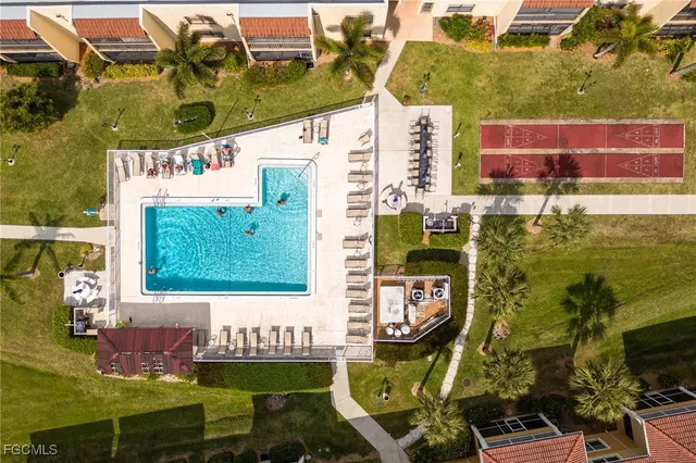 $227,400 | 12505 McGregor Boulevard, Unit 206, Fort Myers, FL 33919