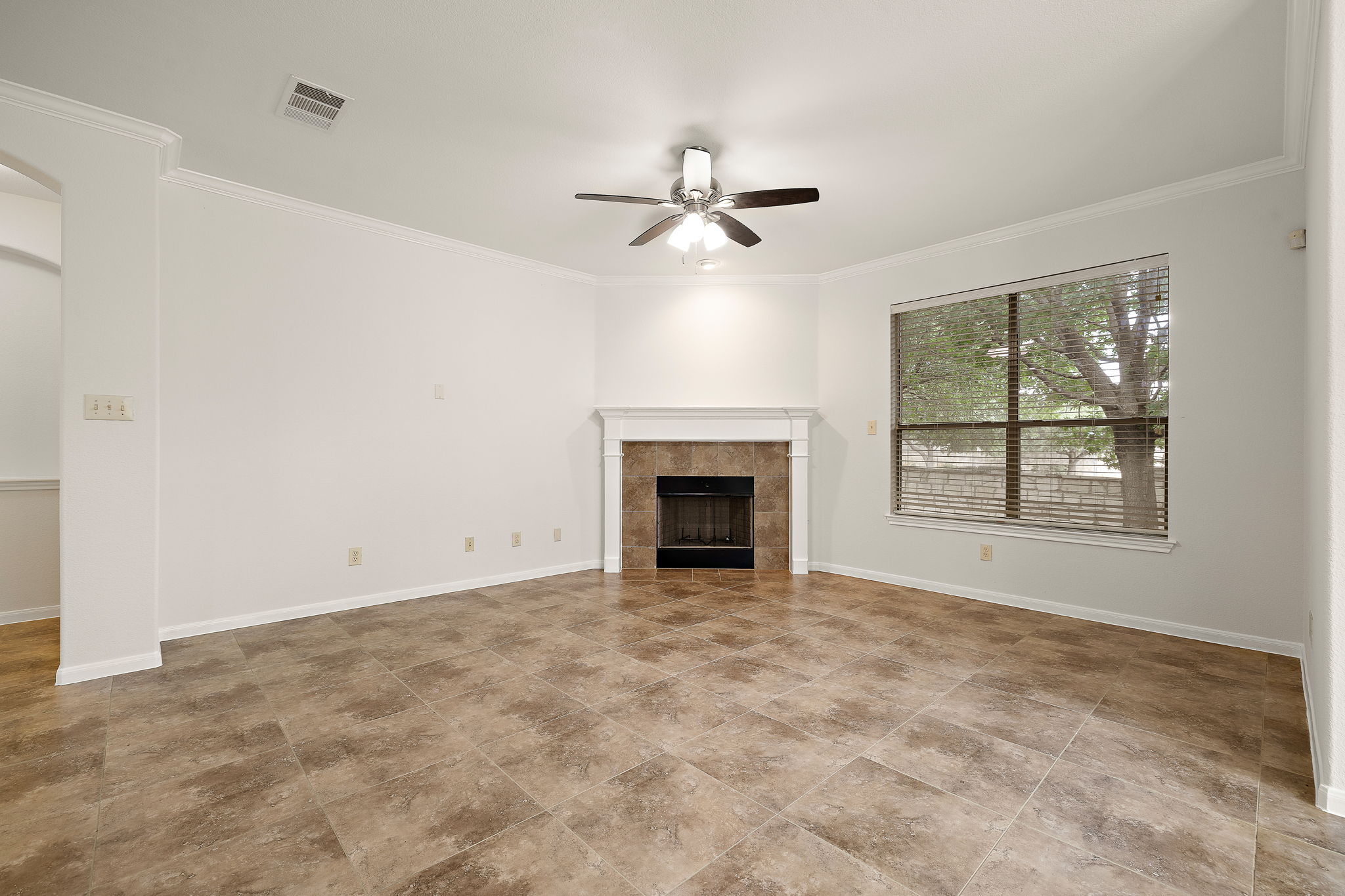 2625 Mirasol Loop Round Rock, TX 78681 - Photo 6 of 34