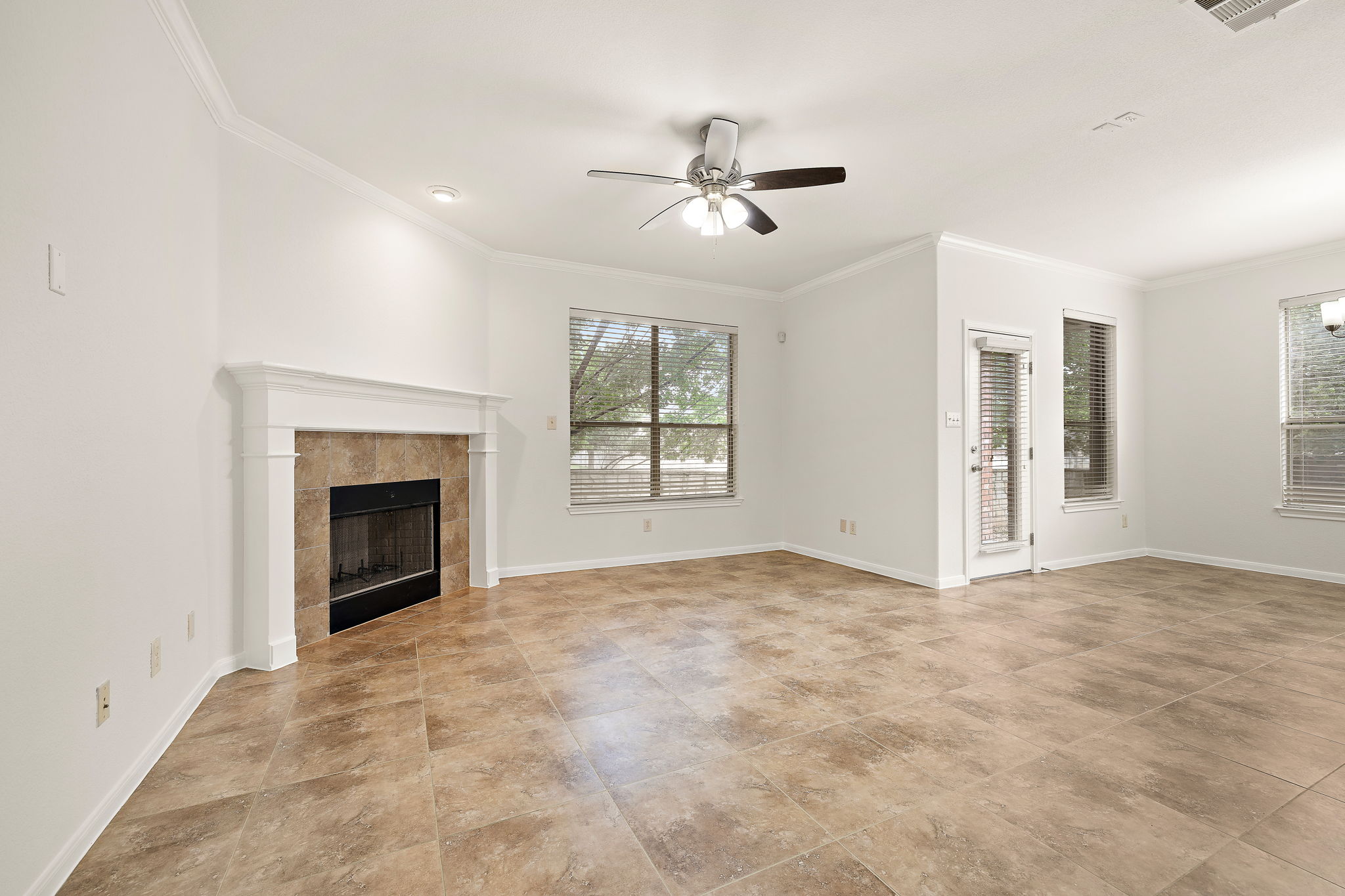 2625 Mirasol Loop Round Rock, TX 78681 - Photo 7 of 34